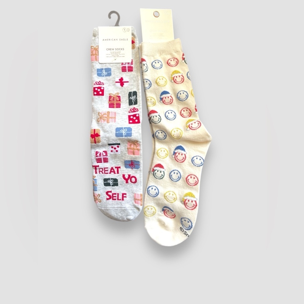 American Eagle Festive Holiday Crew Socks Bundle of 2 Pairs One Size NWT